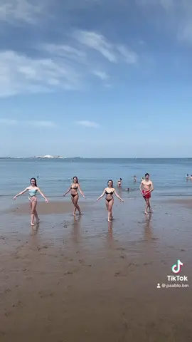 @STAATSBALLETT BERLIN     🌊⛱️ #dance #ballet #playa 