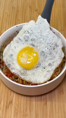 How I make my Indomie with the Viral Hot Oil Hack, and a secret ingredient 😉 #LiveIndoMoment #Indomie #Indomiemigoreng #IndomieOriginal #foodfestontiktok #foodfestontiktok2023 #instantnoodles #instantramen 