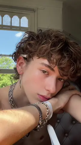 somthing in this somg 