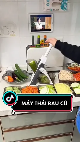 Máy thái rau củ giúp chị em tiết kiệm thời gian khi vào bếp 👍🏻  #giadungtienich #giadungthongminh #reviewgiadung #dogiadung #yeubepnghiennha #maythairaucu 