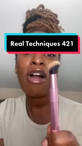 This brush is an absolute must have from now on! 📣🗣️🔊🔊guys, thank me later! #makeupbrushes #makeupessentials @Real Techniques Polska 
