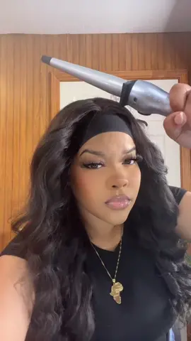 Styling my hair to put on my boujee aestheticz bucket hat 🤎🤍 #grwm #curls #buckethat #refreshmyhair 