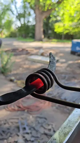 I received lots of comments about putting fingers in the coils, so here you go! . . . #inductionforge #forging #Blackmagic #blacksmith #hotmetal #cooltools #shopupgrade 