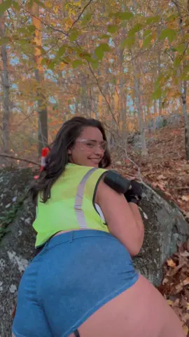 Ahh ooh 🤭😮‍💨 #constructiongirl #constructiongirlsdoitbest #chubbybabe #chubbygirls #curvygirl #plussizedmodel 