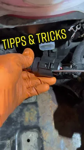 Tipps & Tricks  🛠️😁  VAG Stecker richtig lösen ⁉️  #tipps #tippstricks #vag #stecker #lösen #vw #wissenswert #lernen #volkswagen #audi #seat #skoda #fürdich #kfz #auto #kfzmechaniker #foryou #fy #österreich #austria #erklärvideo #kfzler 