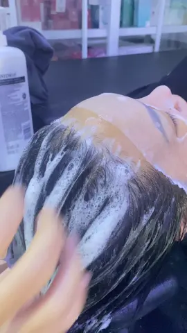 Quê e Gội đầu đắp mặt nạ 50k thôi 