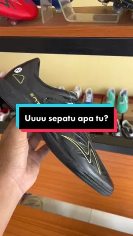 Sepatu Specs Accelerator Satu Futsal Hitam Gold 😎 #rekomendasisepatu #lokalbrand #satsetx 