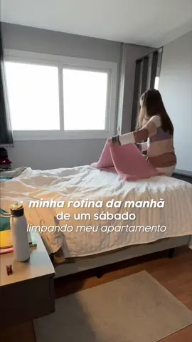 Minha rotina da manhã de um sábado limpando meu apartamento morando sozinha!  Os finais de semana por aqui são dedicados basicamente a limpar meu apartamento, organizar, planejar a próxima semana, fazer boas leituras, ir para a igreja, descansar e passar tempo em família! E por aí? Quais são suas prioridades nos finais de semana?👇🏻 Gostou desse conteúdo? Siga @nataliapersicog para mais! #rotinaprodutiva #habitosprodutivos #pessoadisciplinada #produtividadepessoal #desenvolvimentopessoal  #suamelhorversao #mudançadevida #vidaequilibrada #evoluçãopessoal #novoshabitos