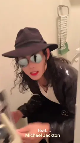 🚪🚽200💲😵 . #michaeljackton #uşaqlar #rǝqs #afrika  #children #dance #michaeljackson  #moonwalk #mj