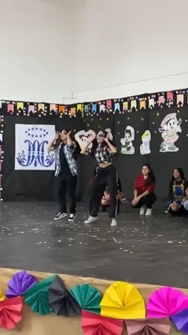 @mini querida 👑 essa dança é viciante #fy #fyp #fypシ #fypシ゚viral #fypage marquem bastante a mini querida nos comentários!