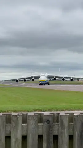 The worlds largest airplane Antonov 225 Mriya 😞 #antonov #an225 #airplane #avgeek #aviationgoals #megaplane #instagramaviation #aviationdaily #airplanes #aviationphotography #cargoplane #planelovers #aviation #fyp #foryou #foryoupage  Credit: @speedbirduk