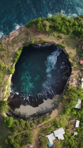 Explore the magical landscapes of Bali and Nusa Penida in this stunning video by 🎥 @3fedejack.  With its lush scenery and clear azure waters, it's no wonder these gems are on every traveler's bucket list.  Pack your bags and prepare for an unforgettable adventure!  #Bali #NusaPenida #TravelTikTok #indonesia🇮🇩 #tiktoktravel #travelgoals #fyp