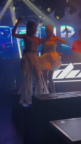 Chị chị em em là cứ phải vui hết mình đã :))) #xuhuongtiktok #thinhhanhtiktok #vietmix #nhảy_đẹp #sexydance #trending #trending #vinahouseremix #klubone 