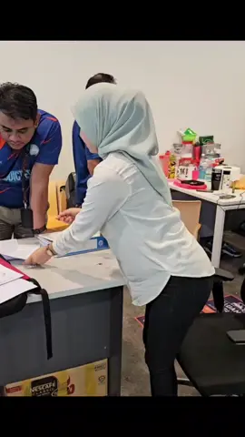 Tkasih Abam WCMS bnyak bntu sy😊Uruskn pekerja² asing utk bwk ke projek pembinaan..kami ambk pkerja asing yg lengkap document sbb xnk ada masalah dlm company..ada yg tnya knpa x ambk pekerja local ramai ja yg nk kja..kami pnh cuba ambk local staff tp ada yg masuk pagi tgh ari terus hilang😆 tp x semua laa mungkin projek pembinaan ni agak mencabar..dlm malaysia ni bnyak keja tp yg penting brusaha rajin insyaallah semoga kita dimurahkn rezeki🥰