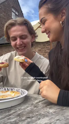 My American friends have never tried scones before and it makes me so sad to think about💔 #scones #englishcounrtyside 