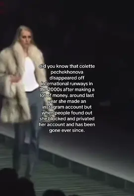 She really left and got her bag #ColettePechekhonova for #Versace fw 2001