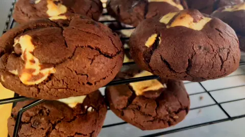Happy Monday! Start your week right and get some of our well-loved cookie treats. 🙂🍪 #SmallBusiness #cookiesoftiktok #cookies #dripandbites #cookielover #SweetBaker 