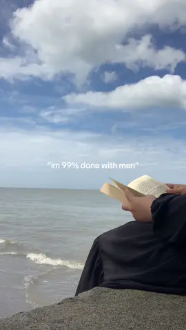 cara move on dari Soke Bahtera gimana sih? Ini lagi baca novel lain tapi diotak malah muncul nama Esok terus😭😭 #bookish ##BookTok ##booktokindonesia #hujantereliye #sokebahtera #books 