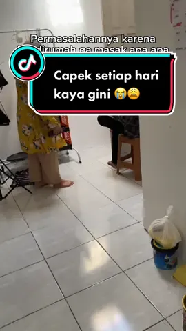 Capek banget liat setiap hari kaya gini, sebagai anak brokenhome pengen lihat keluarga harmonis 🥰😍✨#qutbycollection #kontenviral #fyp #brokenhome #kdrt #perampokan #clay #viral #trending #fypシ #fypage 