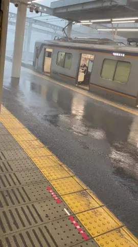 大雨 🌨🚈 Izumisano Train Station 🥵 #🇯🇵🇱🇰💕 #大雨 #japan #Izumisanostation #ypf #fypシ #foryoupage #rashmigiri🍓 