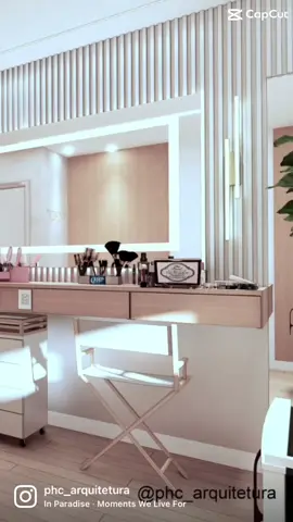 Um espaço para maquiagem, super delicado, charmoso e elegante. Fomos convidados para transformar totalmente um cômodo sem uso definido, em um lindo estúdio de maquiagem.  Tudo foi pensado na praticidade e funcionalidade, sem perder a beleza e o aconchego. Cada material escolhido, foi escolhido visando a fácil manutenção e também a durabilidade, o projeto light design ficou perfeito, onde cada cantinho está sendo iluminação sem permitir que as sombras atrapalhem a qualidade da maquiagem. Se gostou? Compartilha e deixe seu comentário. #estudiodemaquiagem #make #maquiagem #projetoestudiodebeleza #projetoestudiodemaquiagem #designdeinteriores #arquiteturadeinteriores #phcarquitetura 