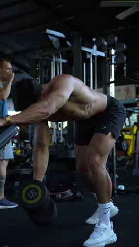 What was the man in the back thinking? #GymTok #aliengains #foryou #gymmotivation 