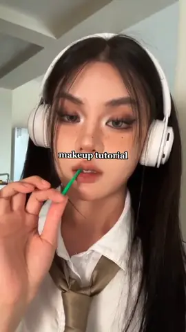 แต่งหน้า yearbook trend🎧💐#แต่งหน้าแบบสาวจีน #makeuptutorials #รีวิวบิวตี้ #ความลับของนางฟ้า #พิกัดความสวย #สอนแต่งหน้าง่ายๆ #สอนแต่งหน้า #คลิปแต่งหน้า #makeup 