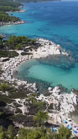 Kavourotripes is often called Portokali beach or Orange beach. This is one of the most unusual corners of Sithonia. Crystal-clear water of a gentle turquoise hue, white sand, bright greenery of the surrounding pine trees combined with white-orange rocks of bizarre shapes. Check out more amazing places in Halkidiki: https://halkidiki.guide/ Travel services in Greece: https://aktis.group/ #sithonia #kavourotripes #orangebeach #megaportokali #kavourotrypes #kavourotripesbeach #portokalibeach #sithoniahalkidiki #sithoniabeaches #sithonia⛵ #halkidikihomes #halkidiki_explorers #villahalkidiki #villarental #greecebeaches 