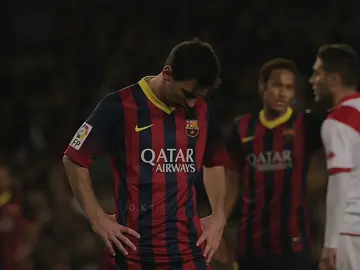 لن تستطيع سنين البعد تمنعنا إن القلوب برغم البعد تتصلُ لا القلب ينسى حبيباً كان يعشقهُ ولا النجوم على الافلاكِ تنفصلُ  #ميسي #ميسي_برشلونة #برشلونة #شيرين @fcbarcelona 