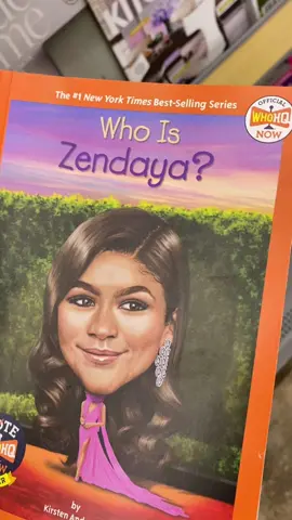 On today’s episode of things i dont need but bought anyways! #zendayamareestoermercoleman #zendayacoleman #BookTok #bookworm #shakeitupchicago 