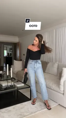 Simple yet effective #OOTD #ourfitinspo #jeansoutfit #jeansandanicetop #outfit 