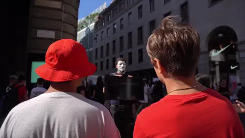 #animalliberation #anonymousforthevoiceless #vegan #vegano #anonymous #manifestazione #protesta #animali  #veggie  Video completo: https://youtu.be/zCMCHlwF1NM Di Giorgio Immesi Anonymous of the Voiceless https://www.anonymousforthevoiceless.org/