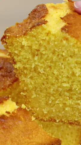 Você vai aprender a fazer um bolo de milharina super fofinho, rápido e fácil! Ingredientes: 3 ovos 2 xícaras de leite 1/2 xícara de óleo 1 e 1/4 xícara de açúcar 2 xícaras de milharina 1 colher de sopa de fermento químico Obs: xícara de 240ml 📌 Esse é um resumo do vídeo completo que contém as informações e detalhes do modo de preparo. Para assistir a versão completa acesse meu canal no YouTube Debora Vasconcelos receitas 😉 #bolo #bolocaseiro #receitasimples #receita #food 