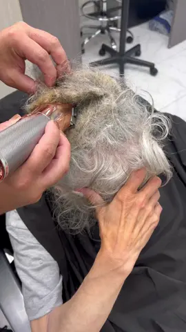 #homelesslivesmatter #homeless #homelesspeople #homelessandhumble #homelesshaircut #homelesshair #homelesshaircuts 
