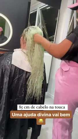 E o que usar para fazer o tratamento de um cabelo extra longo descolorido com a técnica de touca ?? Kit master love @Robson Peluquero , ele vai devolver a proteína principal dos fios , perdida na descoloração. E assim o cabelo fica com saúde e muito brilho. By @Talita Ferreira 