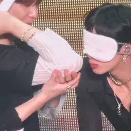 kiss kiss #monstax #hyungwon #kihyun #kpop #fyp #parati #monbebe #hyungki #chaem 