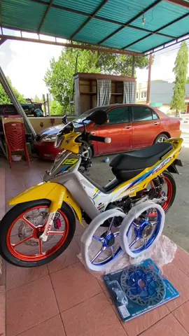 bagusan biru atau orange? 🤷🏻‍♂️ #fizr_2stroke #fizrmodifikasi #fizrjengat #barisan100kpj #f1zrmenolakpunah #fizrhedon 
