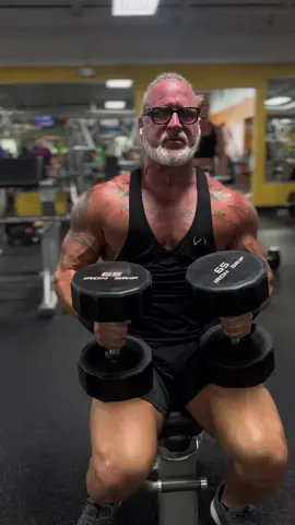 #oldmanmuscle01 #oldmanmuscle #GymTok #gym #gymmotivation #fitover50 #fypシ #fitover50men #GymLife #overweight 