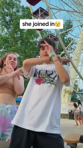 how does everyone know this dance?😳 #sixflags 