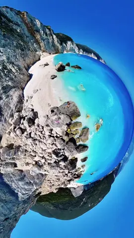 Risposta a @miska a paula Guess the Island 💙 Spoiler on  i n s t lalequita 