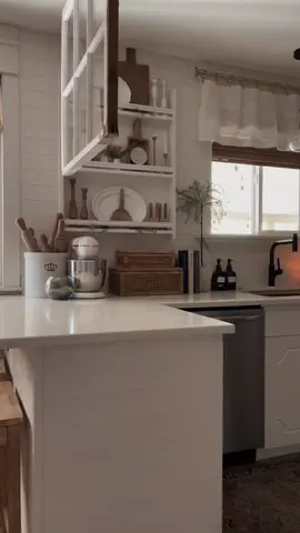 And when you wake up to a clean kitchen, it’s worth documenting!! #cottagekitchen #cozycottage #cottagefarmhouse #kitchenstyle 