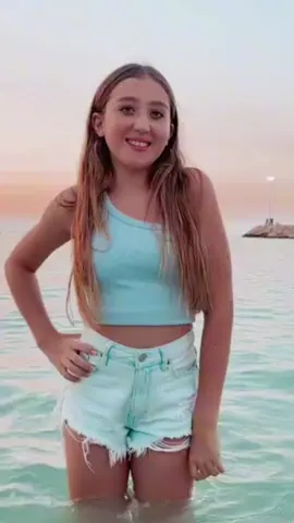 preppy @ayiah soufi 💗🪩  vc !🩵✨ #preppy #zarajeans #ocean #dancing #aesthetic #Lifestyle #lululemon #aiyah #aiyahsofi #fypシ゚viral #fyp #follow #firstvideo 