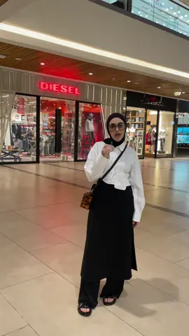 Would you try pareo pants? 🦋👖 . . . #beirutstreetstyle #SummerFashion #styletipsforyou #streetstylelooks #2023trends #summer2023fashion #OOTD #womenswear 