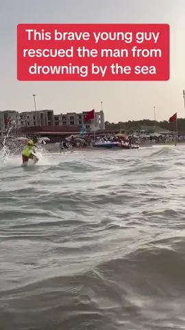 What a hero… this young guy rescued the man from drowning in the sea. #foryourtrick #viralvideo #viraltiktok #FYP #fypシ゚viral #fypシ 