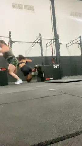 Tinha que ser nos primeiros dias 🥹 #crossfit #boxjump #gym 