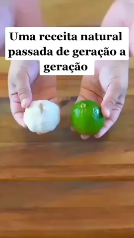 O chá de limão com alho ajuda na prevenção a infecções e no reforço da imunidade, uma vez que carrega diversos componentes anti-inflamatórios e bactericidas. Por isso, se você estiver abatido e sentir que precisa de um chá, pode optar por ele. #alho #limao #remediosnaturales #tiktokreceita #saude #receitanatural 