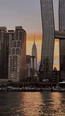 forever dreaming a little dream of new york city 🌃🌛✨ shot on iphone 14 pro max 4k at 30fps #ethanbarberco #nycgo #newyorkphotographer #manhattanview