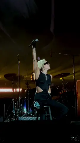 Momento que alteró my brain chemistry sin duda fue escuchar Angels like you en vivo🖤 @Miley Cyrus  #fypシ #foryou #parati #mileycyrusflowers #mileycirus #angelslikeyou 