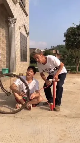 Funny father and son #tiktok #fyp #foryou #funny #chinesecomedy #funnyvideos #entertainmentforyou #viral #trending #popular 