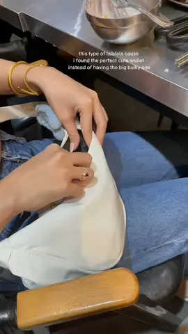 Such a steal 🤍😩 super high quality at ang handy nya 💯 #wallet #walletforwomen #walletreveal #wallettok #coinpurse #minimalistwallet #miniwallet #coinpursewallet #tiktokfinds #fyp #trending 